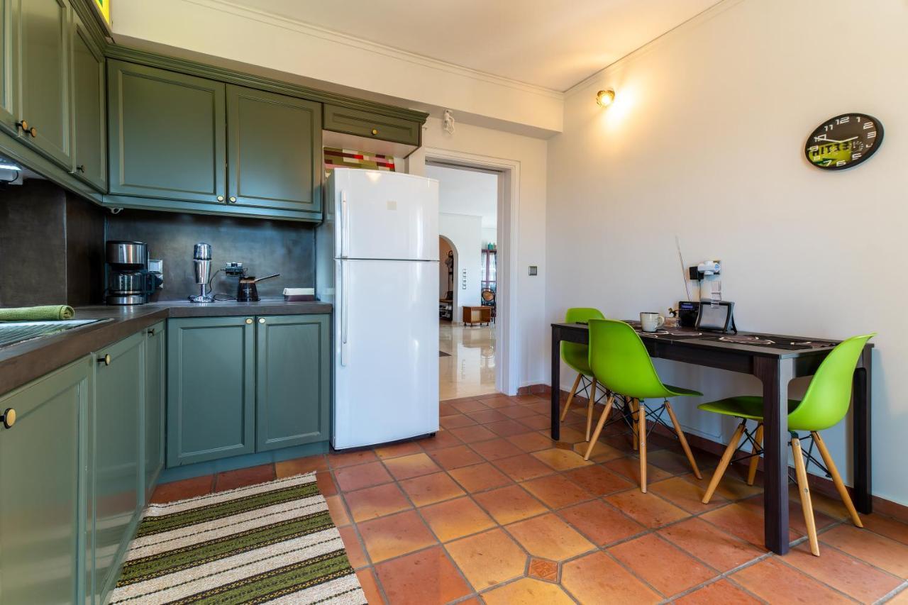 Spacious Apartment In Kavouri Athens Exterior photo